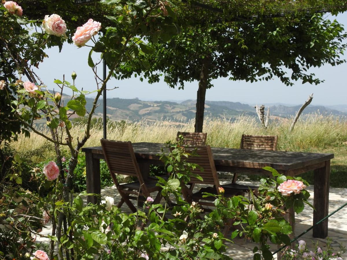 Hotel Casale Le Fontanelle Monte Grimano Terme Zewnętrze zdjęcie